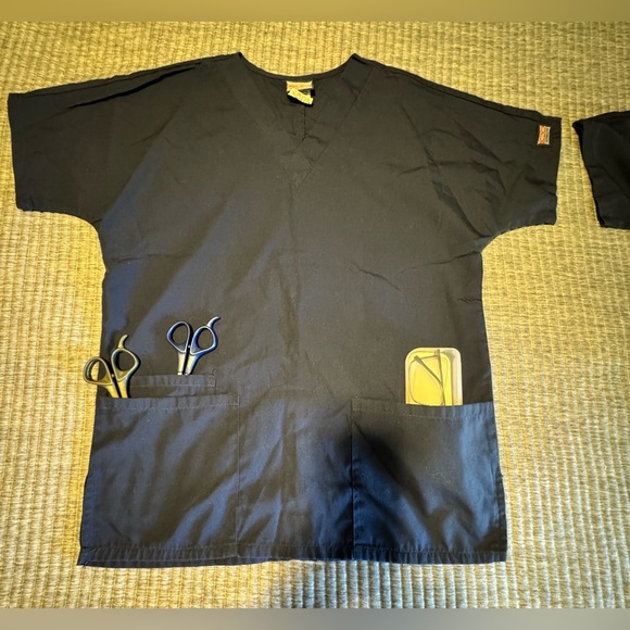 Set 2 Cherokee Workwear Navy Blue Scrubs Top,women unisex Size XXS - Picture 6 of 7